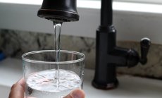 Спрете да се правите, че решавате проблема с вечните химикали