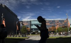 Университетите по света се впускат в надпревара за привличане на чуждестранни студенти