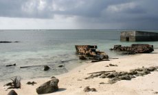 Китай заграбва нови земи за "Великата стена от пясък" в Южнокитайско море