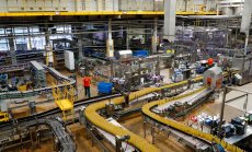 Икономиката на Великобритания се забавя, заради спънки пред производството на автомобили