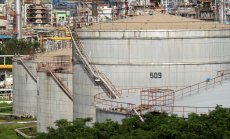 Петролът запазва тридневен ръст с фокус върху доставките от Русия