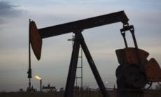Петролът отстъпва от ръстовете си заради опасения от нов пик на коронавируса