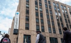 Дълговото бреме на Twitter се увеличава от огромния спад на приходите