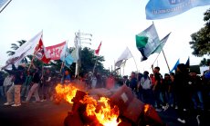 Протестиращото поколение Z оспорва властта на старата гвардия в Азия