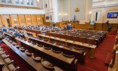 Кабинетът Борисов 3 оцеля след поредния вот на недоверие