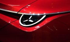 Mercedes и Stellantis спират работата по заводите за EV батерии