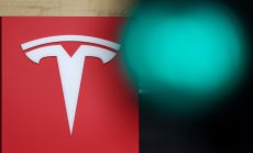 Tesla прибира $9 милиарда от автомобилопроизводители, които не продават достатъчно