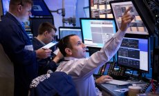 Първите корпоративни отчети разтревожиха допълнително инвеститорите на Wall Street 