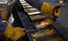 Златото продължава да поскъпва, а трейдърите оценяват риска от война и високи лихви