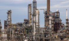 Решението на ОПЕК доведе до най-голямото поскъпване на петрола от почти година