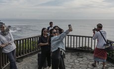 Гореща линия, глоби и лишаване от свобода - мерки срещу туристи с непристойно поведение