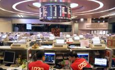 Пазарите в Азия се колебаят между печалбите и загубите