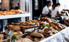 Хранителните магазини няма да допускат лица под 65 г. между 13.30 и 16.30 часа 