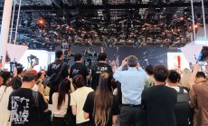 Китайските автопроизводители разстилат червения килим за репортери и инфлуенсъри