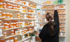 В лекарствения план на Белия дом има някои удобни за Тръмп бели петна