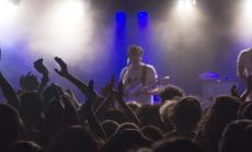 Bloomberg: Отварянето на нощните клубове по време на пандемия е странно решение