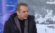 Мицотакис: Гърция ще продаде в дела си в летище Атина в началото на 2024 