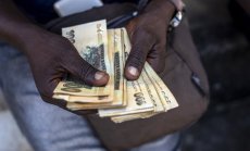 Години след 231 милиона процента инфлация Зимбабве се връща към златния стандарт