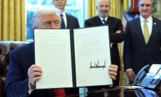 Изпълнителната заповед на Тръмп за душовете включва сериозна изненада