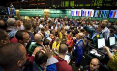 Перфектна негативна корелация между долара и цената на петрола