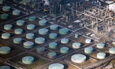 Опасенията от употреба на стратегически резерви продължават да тежат върху петрола