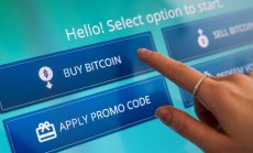 Биткойн падна под $30 000 за първи път от един месец 