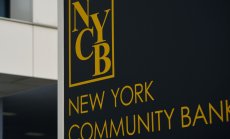 Засегнатата от имотната криза банка NYCB беше намалена до "боклук" от Moody's