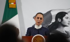 Мексико се споразумя да отложи митата от САЩ с 1 месец