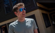 От "Осанна" до "Разпни го" - неумолимият възход на Сам Алтман прави неочакван лупинг