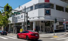 Мъск купи акции на Tesla за 1 милиард долара, но това не доказва, че се е върнал