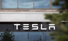 Tesla ще намали производството на Model S и Model X