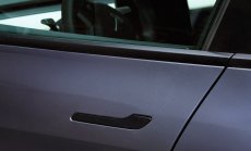Жалбите на собственици на Tesla нарастват в разследване в САЩ за блокирани врати