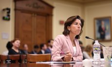 САЩ иска фирмите за облачни услуги да докладват чужди потребители, създаващи AI