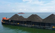 Индонезия облекчи пълната забрана за износ на въглища, но запази ограниченията