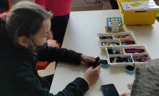 Ученици създадоха робот за разделно изхвърляне на отпадъци и робо пазарска количка