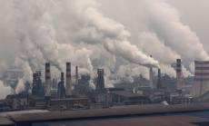 Китай трябва да избира между инфлацията и замърсяването от стоманата 