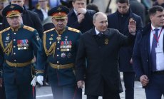 Игра на изчакване - защо толкова малко големи риби са избягали от аквариума на Путин