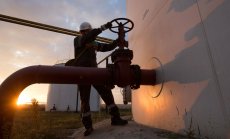 Китай е започнал да купува нежелания от Индия руски петрол