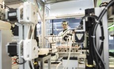 Надпреварата за първото открито от AI лекарство наближава ключов етап