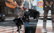 Световната икономика в графики: Инфлацията бута централните банки към спешни мерки