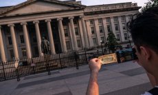 Гледайте на понижаването на рейтинга на САЩ от Fitch сериозно, а не буквално