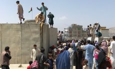 Талибаните казват, че жените в Афганистан могат да работят в правителството 