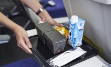 Храната в самолетите вече не е шега