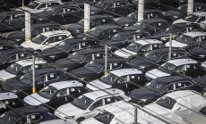 Продажбите на автомобили в Европа намаляват, повлияни от икономическата несигурност