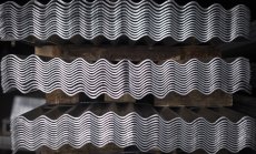 Производители негодуват срещу решението на ЕК да запази наказателните мита за стоманата