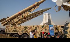 Хутите обстрелваха с ракети кораб, пътуващ за подкрепящия ги Иран