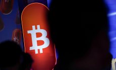 Биткойн заличава ръста си за 2025 г., а мечият пазар за сектора се задълбочава