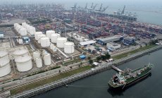 Триумфът на петрола в Сингапур страда от спада в цените и мрачните ветрове от Китай