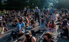 Коронакризата в САЩ: Маски или свобода?