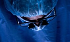 Китай започва да тества AI чатбот за мозъчни хирурзи в болници